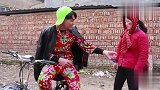 小伙在前女友面前太装，没想最后被狠狠打了脸，太搞笑了