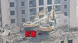 挖掘机神操作,上楼顶拆楼