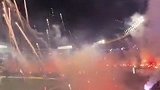 球迷视角：梅西阿根廷谢幕战 现场燃起烟花