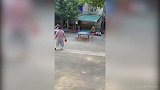 中国乒乓球有多强？小区级较量两大妈远台攻防堪比许昕