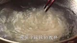 原来包菜炒粉条要这样做，难怪以前老粘锅，一个小技巧全搞定