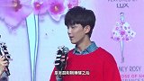 吴磊刚睡醒，被造型师要求吹头发，看清真实素颜后是心动啊！