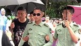 想对中国人民解放军同志说一声：你们辛苦了！