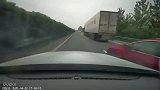 间距这么短谁给你的勇气超车