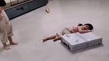 一到家看到这一幕，你们俩可真是我的小宝宝，这一幕咱也不敢问！