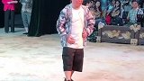 现在也只有他在认真做相声了！
