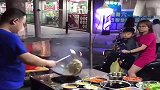 街头的炒饭高手，这最后一勺大厨见了也甘拜下风啊！