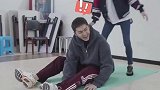 花絮：为练习柔韧性更好诠释唐九华的舞蹈，谢彬彬真的也是拼了