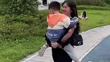 从小就喜欢让我抱，这以后长大了可咋办呀
