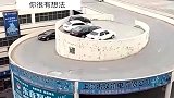 楼顶停车场虽然很节省空间，但是怎么上去的！