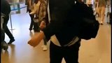 岳云鹏走着走着，发现身边的人都走光了，心里有点郁闷