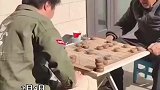 孙子陪爷爷下棋，招招都是科技和狠活