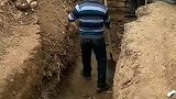 翻建罗府祖坟，在地下找出五百多年的罗府宗谱