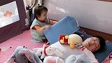 两岁宝宝：让你不陪我玩玩具，看你以后带娃还敢不敢偷懒