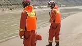 一家4口坠河仍下落不明 家属：不抱希望但“死要见尸”