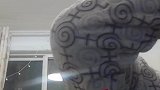男子隔离17天一个多月没理发，发型酷似海蜇头