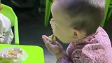 幼崽干饭的时候到底能有多讲究