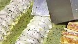 面食中最爱吃锅贴，而且是这种煎的黄黄的，一个人至少可以吃个！