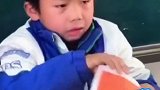 老师发奖状，男孩演绎出了一段内心的曲折！从低谷到高潮，喜极而涕！ 萌娃 你的努力值得被看见