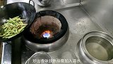 大厨掌勺，炖排骨豆角，这味道简直太家常了，真牛