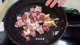 啤酒鸭的简单做法，鸭肉特别的软烂入味，香辣过瘾，下酒又下饭！
