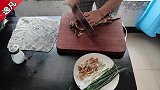 熏鱼炒萝卜干，湖南的家常菜口味重，非常下饭送酒！