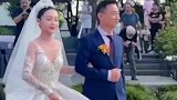 婚礼上爸爸送女儿出嫁，爸爸的气质和魅力让惊叹