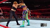 WWE-18年-RAW第1313期：女子双打赛 班克斯&贝莉VS当地摔跤手-单场