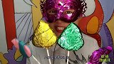 小姐姐吃手工“炫彩便便棒棒巧克力”，豪华外衣包芬芳，脆滑甜