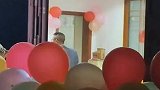 女子从三楼嫁到四楼，新婚第一天不让回家，在楼上查看娘家情况