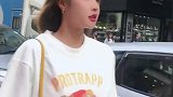 面无表情的擦肩而过都是装的，但回头看过你是真的