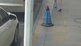 休假民警遇熟人，呼叫同事来相聚