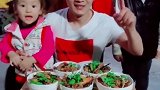 农村特色美食大锅麻辣香锅成品，看着都有食欲啊！