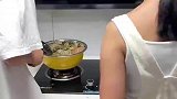 和老公冷战期间各做各的饭，好想吃老公做的，怎么办