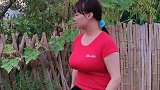 即使穿搭简单，可还是掩饰不住有魅力的身材