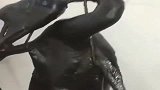 四川媳妇学做广东烧鹅，她说广东的烧鹅都是黑色的，是真的吗