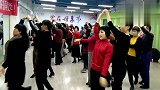 最新广场舞视频大全-20190410-交谊舞班里学跳的大叔大妈们《铜CC三步踩》