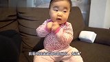 宝宝观看自己打疫苗的视频，就看宝宝此时的反应，好玩了