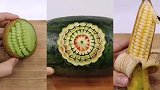香蕉雕刻成黄金金的玉米真是太有创意了
