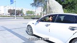 姑娘搭车遇上色狼司机，没想一个小动作，把司机吓得踩油门就跑