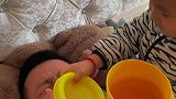 母爱无敌女子硬核喂药，惊呼这儿子未来必成狠角