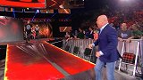 WWE-17年-猛兽发怒众人拉不住！多角度重温莱斯纳与萨摩亚乔混乱的冲突-专题