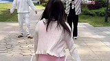 老婆出差一个月，回来没想到先抱的是男闺蜜！