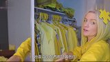 国外女孩钟爱黄色到了一种境界，10年来衣食住行都选择黄色！