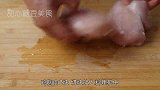 鸡胸肉这样做，我家孩子超爱吃，外酥里嫩，一次一盘不够吃