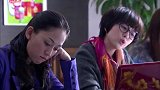 美女担心被高层换下来，同事们都为她打气