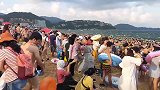 本来打算带你来看海，结果是看身材，美女众多，看的是人山人海！