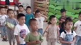 小情人第一天上幼儿园，老师发过来一段视频，看完我就放心了