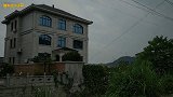农村独院三层简欧别墅，外观造型方正沉稳，并设有半地下室很实用