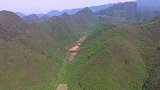此山有青龙白虎护卫，后有玄武聚气，千载难逢的风水宝地